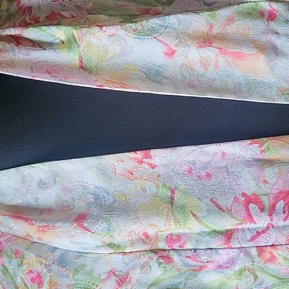 Floral robe - Picture 2 of 4